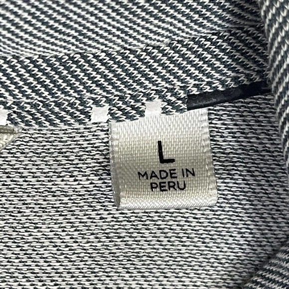 Travis Mathew Mens L Short Sleeve Polo Golf Shirt Chest Pocket Gray Embroidered - Picture 9 of 12